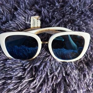 Tahari  sunglasses